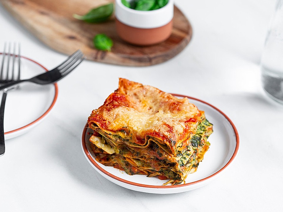 Image of Vegetarische Spinat-Gemüse-Lasagne mit Tomatensoße